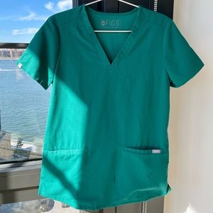 FIGS Casma 3 Pocket Scrub Top - Hunter Green